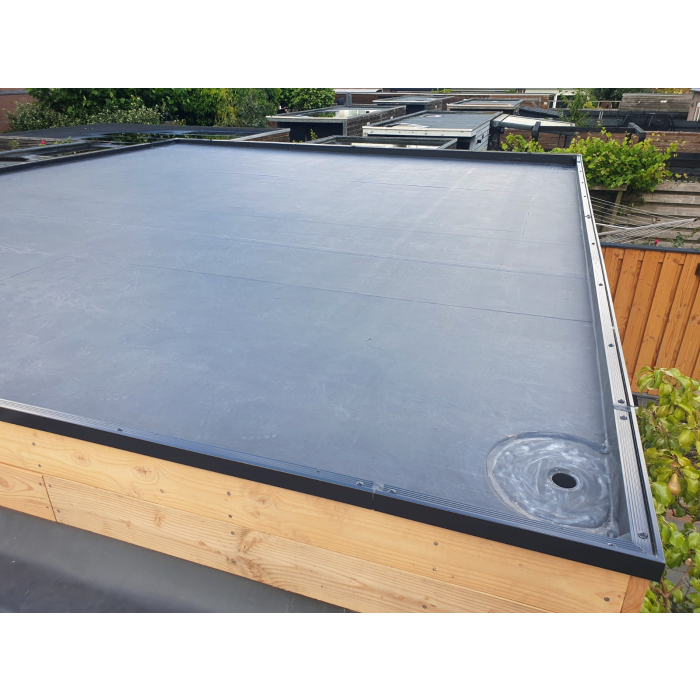 EPDM rol - 30,5 meter lengte - breedte 3,66 meter - dikte 1,14 mm - per rol